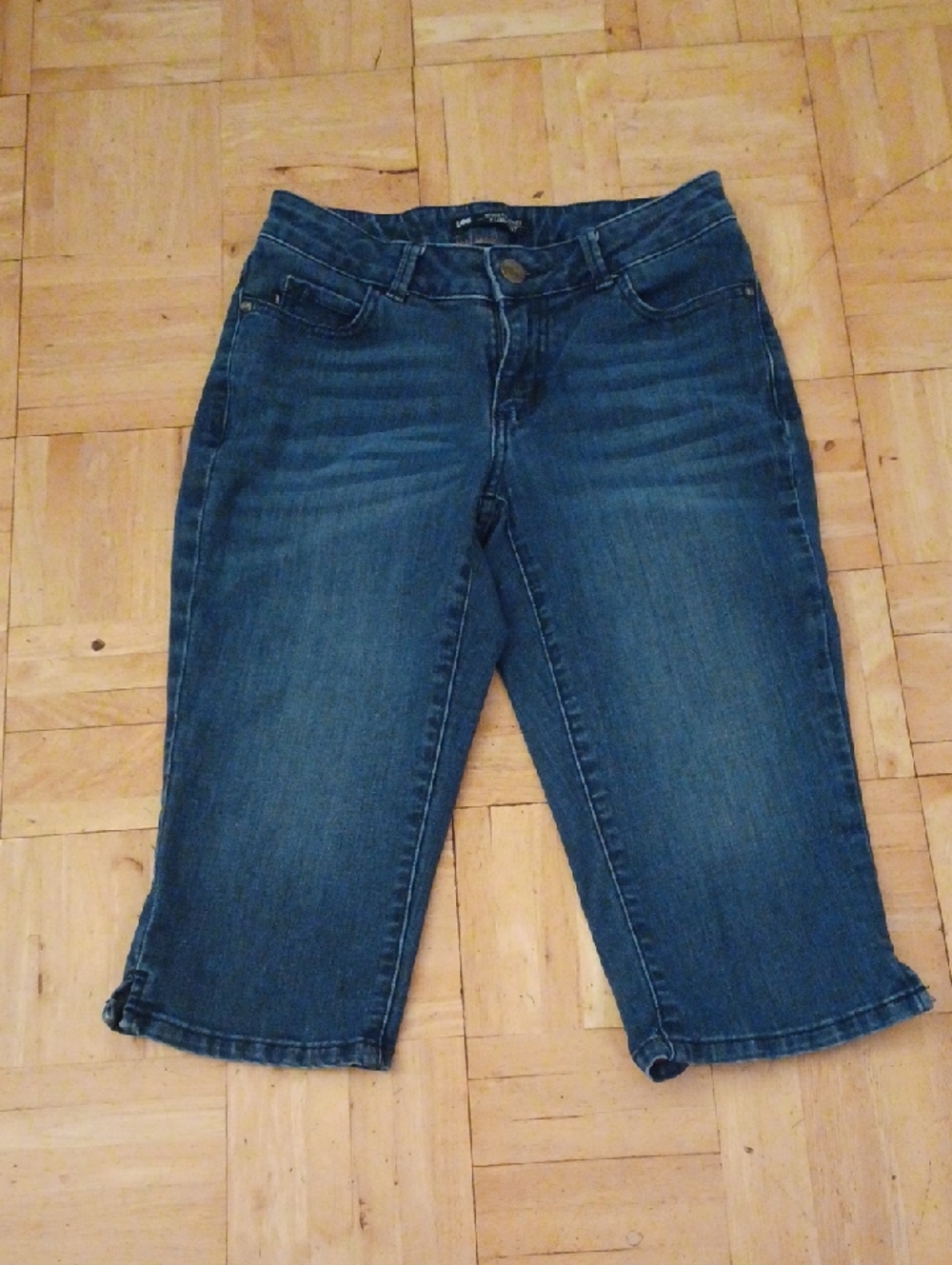 Lee Women's Dark Blue Cropped Denim Capris Size 4 Curvy Fit